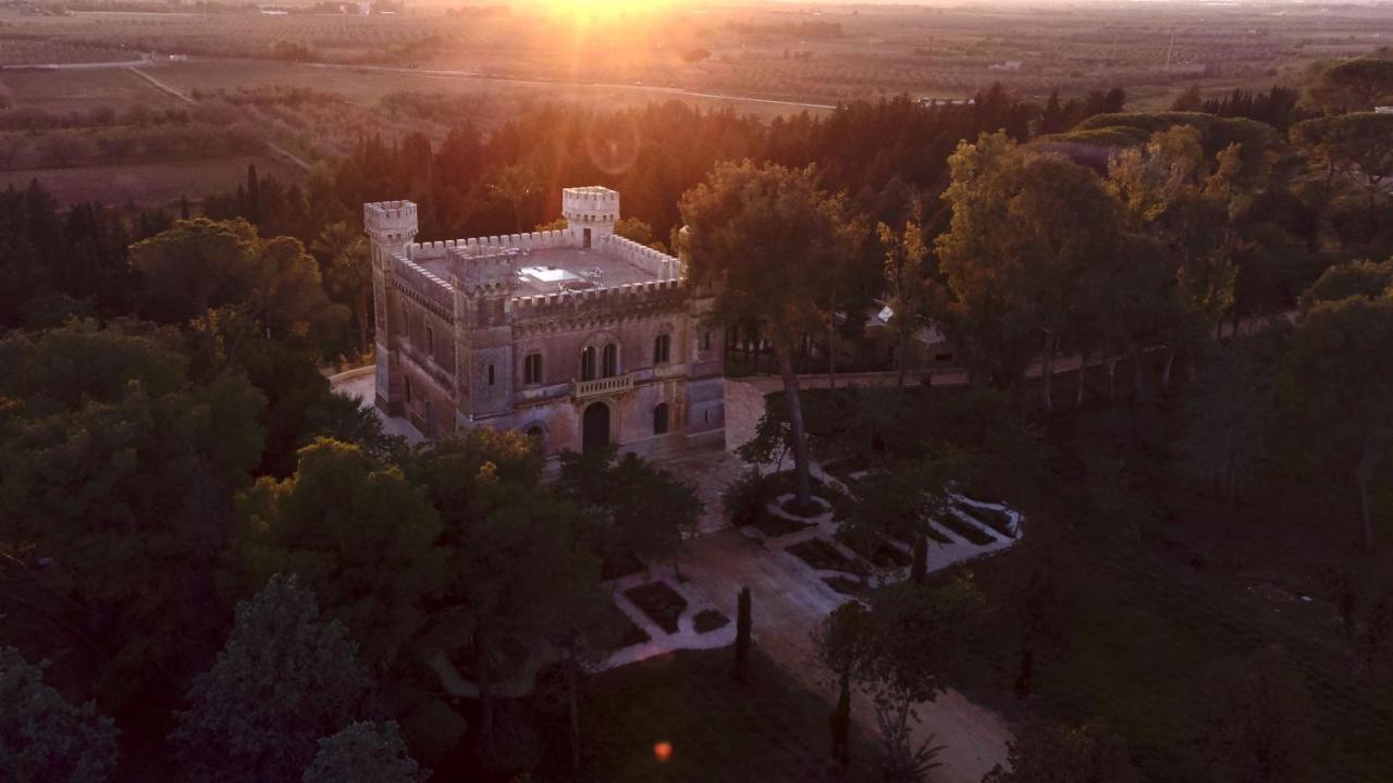 Castle Elvira - The Castle & The Cottage Trepuzzi エクステリア 写真